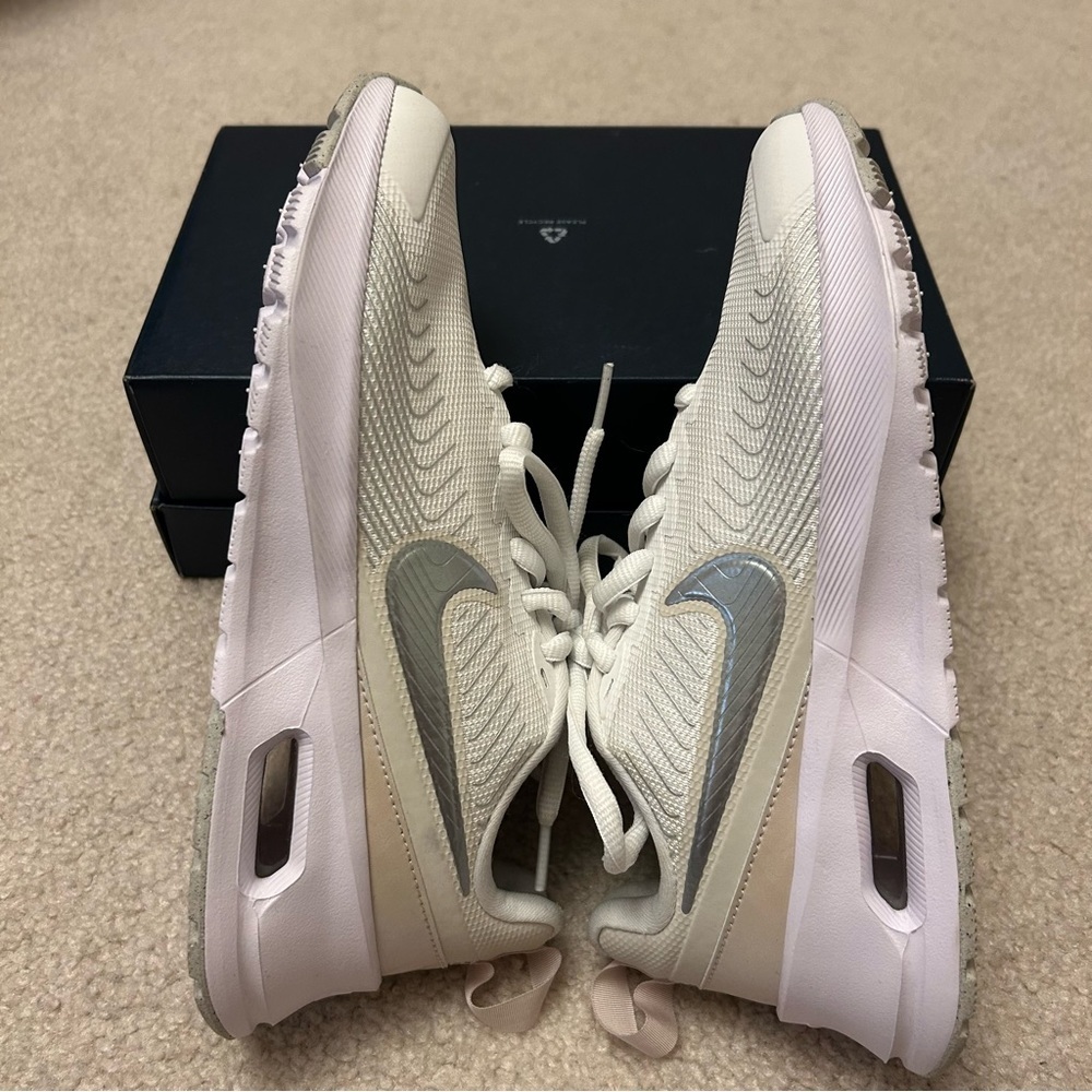 Nike Women’s Air Max Nuaxis SE Sneaker in White/Metallic Silver Size 7.5 - Picture 11 of 16